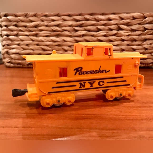Vintage—Marx Pacemaker New York Central Train Set Caboose Car - Picture 5 of 6